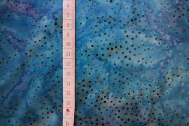 Preview: blauer, gepunkteter Batikstoff von Robert Kaufmann