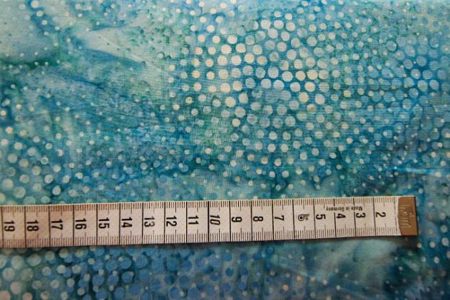 Preview: blauer Batikstoff von Hoffmann, Muster: Kreise, Farben: blau-weiß-petrol