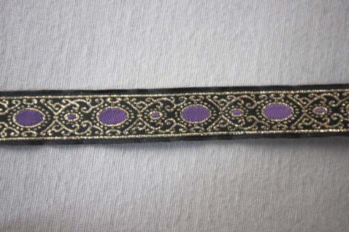 Preview: mittelalterliches Webband 20 mm, Farben: schwarz-gold-lila, Motiv: Oval-Ranken, 100% Kunstfaser