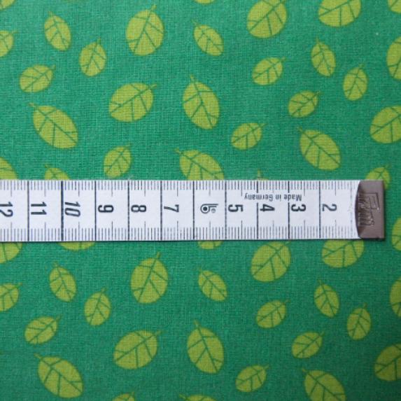 Preview: grüner Baumwollstoff mit hellgrüne Blätter ca. 1 - 2 cm groß, 100% Baumwollstoff, Kiddy Love , Stoffbreite: 160 cm