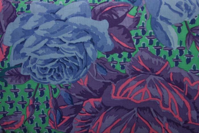 Baumwollstoff von PHILIP JACOBS aus dem Hause Rowan, Muster: Kohl-Blumen, Farben blau-grün-türkis-lila