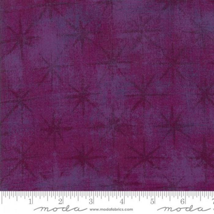 Moda, pflaumefarbener Grunge mit Sternen ca. 2,5 cm groß Nr.35, Basicgrey, Farben:pflaume-brombeere-lila-schwarz