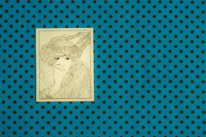 blau/türkiser Baumwollstoff (100%) mit dunkelblauen Punkten