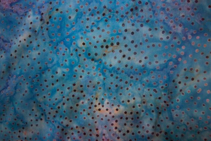 blauer, gepunkteter Batikstoff von Robert Kaufmann