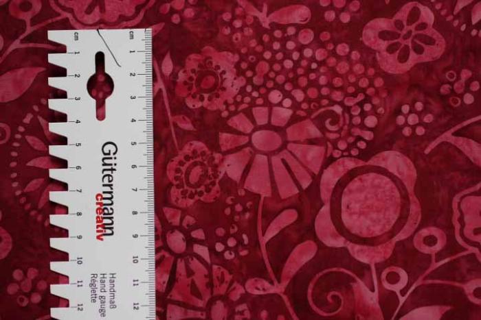 roter Batikstoff von Hoffman, Muster:Blumen.