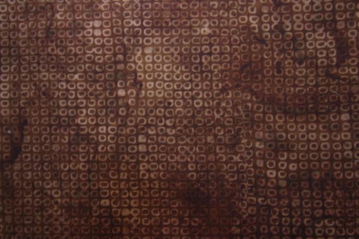 brauner Batikstoff von Hoffmann, Muster: beige Quadrate