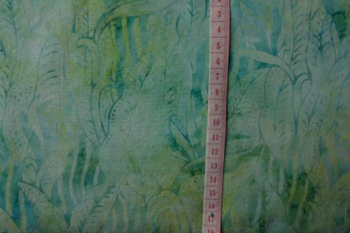 grün- türkiser Batikstoff von Anthology, Motiv: Blätter, Farben: grün-türkis