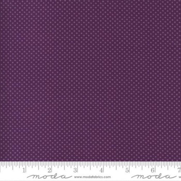 lilaner Stoff aus dem Hause Moda, Motiv: Minipunkte ca. 1 mm, Farben: lila-flieder, 100% Baumwolle, Stoffbreite: 110 cm