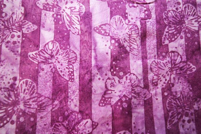 magenta - flieder Batikstoff von Hoffmann, Muster: Linien, Schmetterling