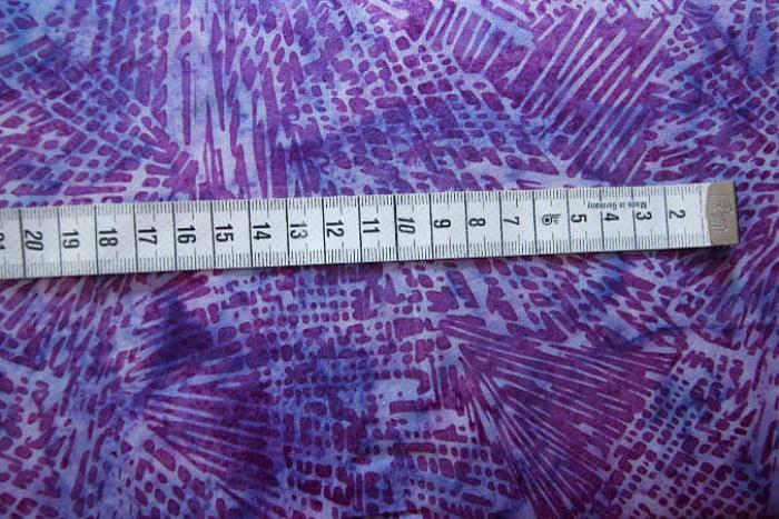 magenta - flieder-lila Batikstoff von Hoffmann, Muster: Linien