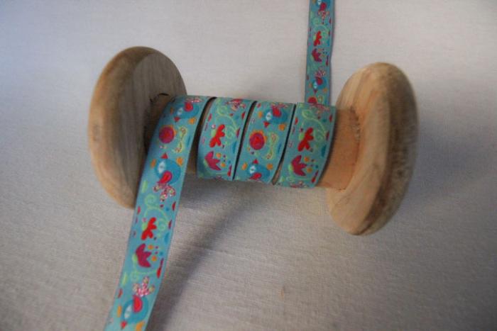 Webband, Motiv: Vögel, Blumen, Farben: türkis, pink, grün