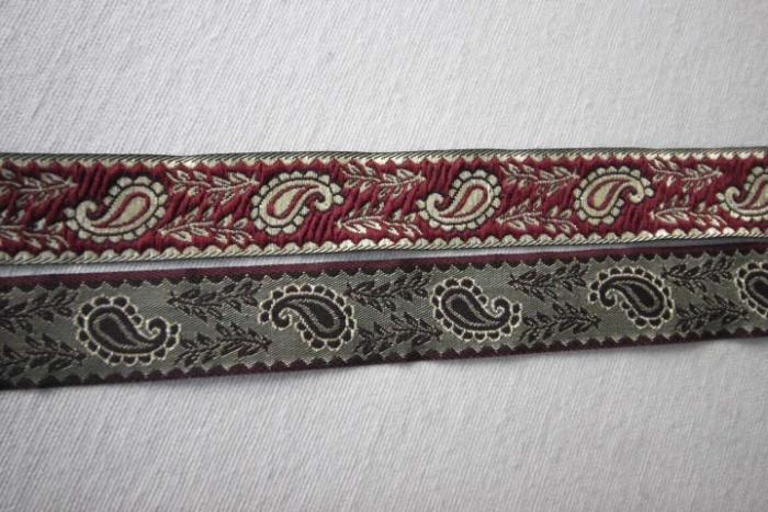 mittelalterliches Webband, 20 mm, Farben: rot-gold,Motiv: Paisley, Ranken. Man kann es beidseitig benützen