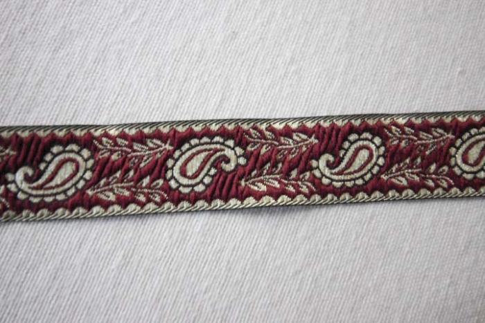 mittelalterliches Webband, 20 mm, Farben: rot-gold,Motiv: Paisley, Ranken. Man kann es beidseitig benützen