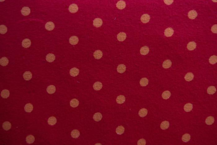 70 cm Reststück, roter Jersey mit orangenen Punkten, 95% Baumwollstoff und 5 % Elastan