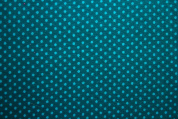 petrol Jersey mit türkisen Minipunkten (Abstand der Punkten 0,5 cm) 95% Baumwollstoff und 5 % Elastan