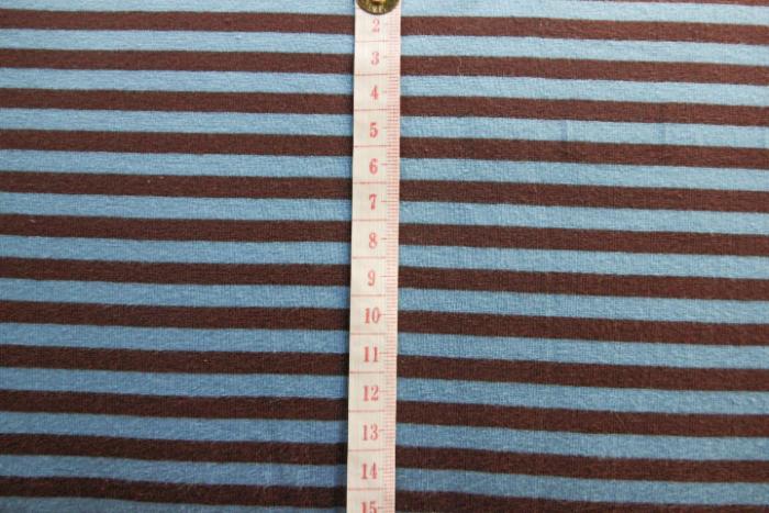 Bio-Jersey von lillestoff,GOTS zertifiziert. Farben: hellblau-braun, Motiv: gestreift. Stoffbreite: 150 cm, 95% Baumwolle 5% Elastan