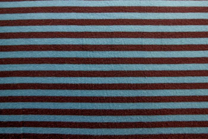 Bio-Jersey von lillestoff,GOTS zertifiziert. Farben: hellblau-braun, Motiv: gestreift. Stoffbreite: 150 cm, 95% Baumwolle 5% Elastan